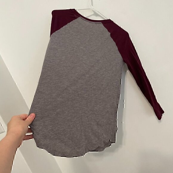 PINK VS VICTORIAS SECRET Gray Burgundy Maroon Colorblock 3/4 Sleeve Baseball Tee - Picture 12 of 12